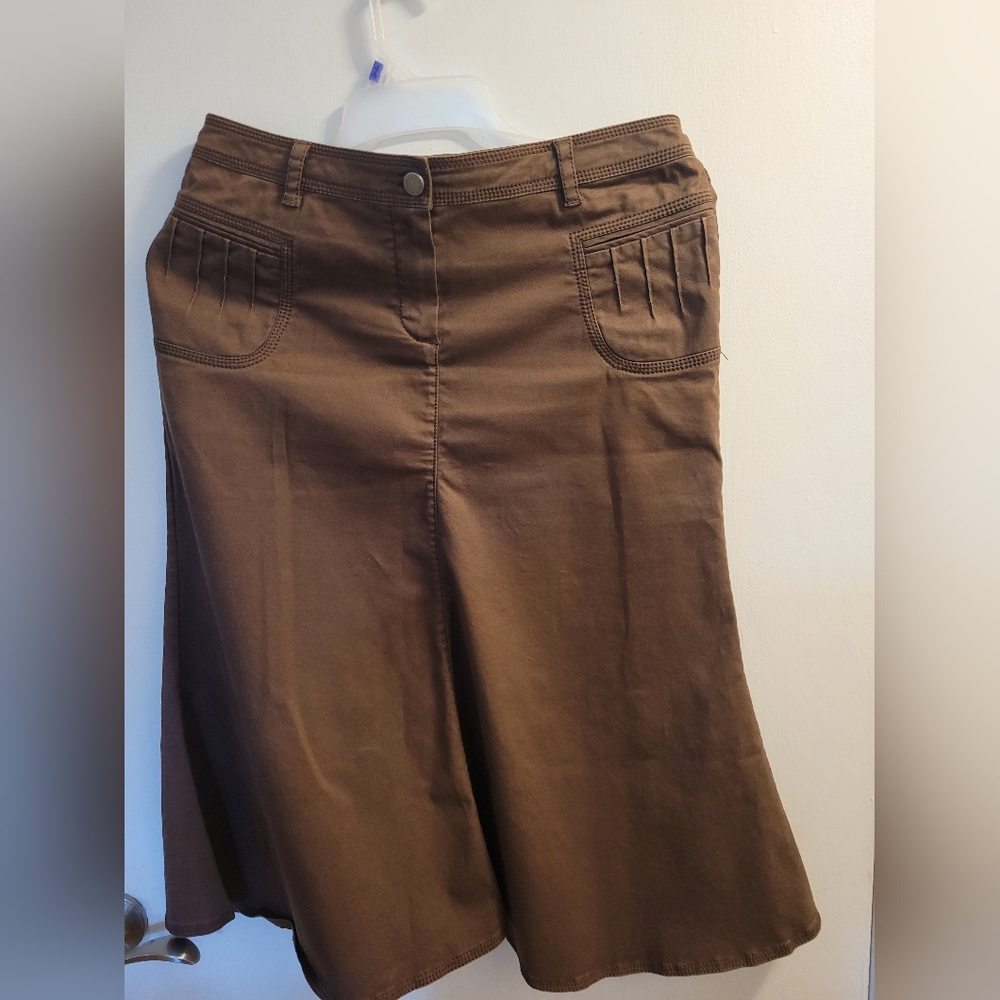 Tommy Hilfiger Women's Skirt Brown Below Knee with Pockets and Zip Size 8